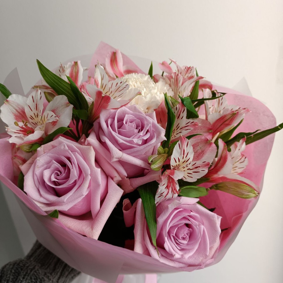 Букет с розой и альстромерией "Розе"