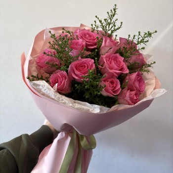 Букет из малиновой розы