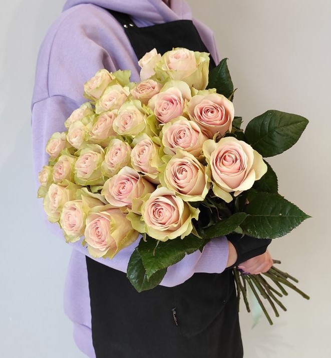 Букет из 25 нежно розовых роз 